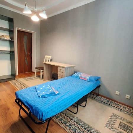 Комната В 4Х Комнатной Квартире Almaty Eksteriør billede
