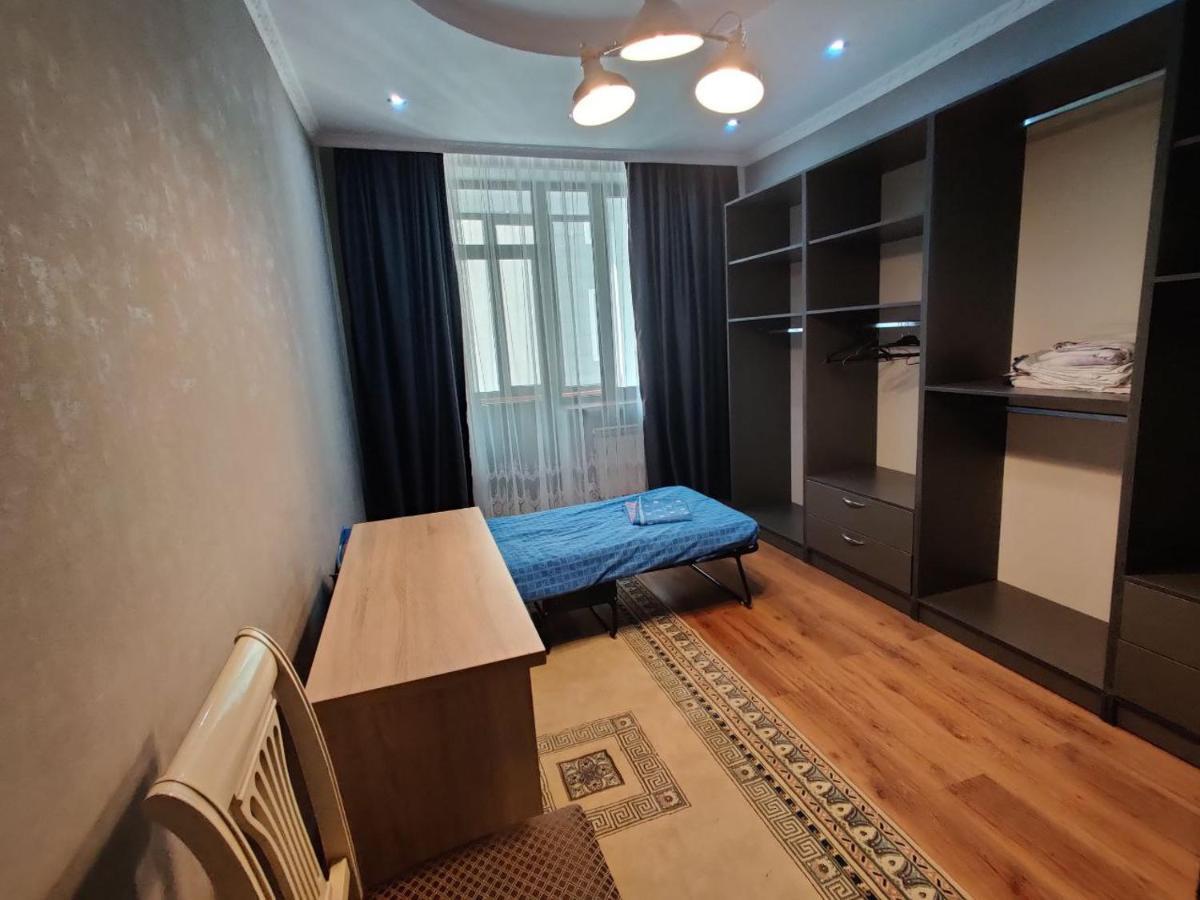 Комната В 4Х Комнатной Квартире Almaty Eksteriør billede
