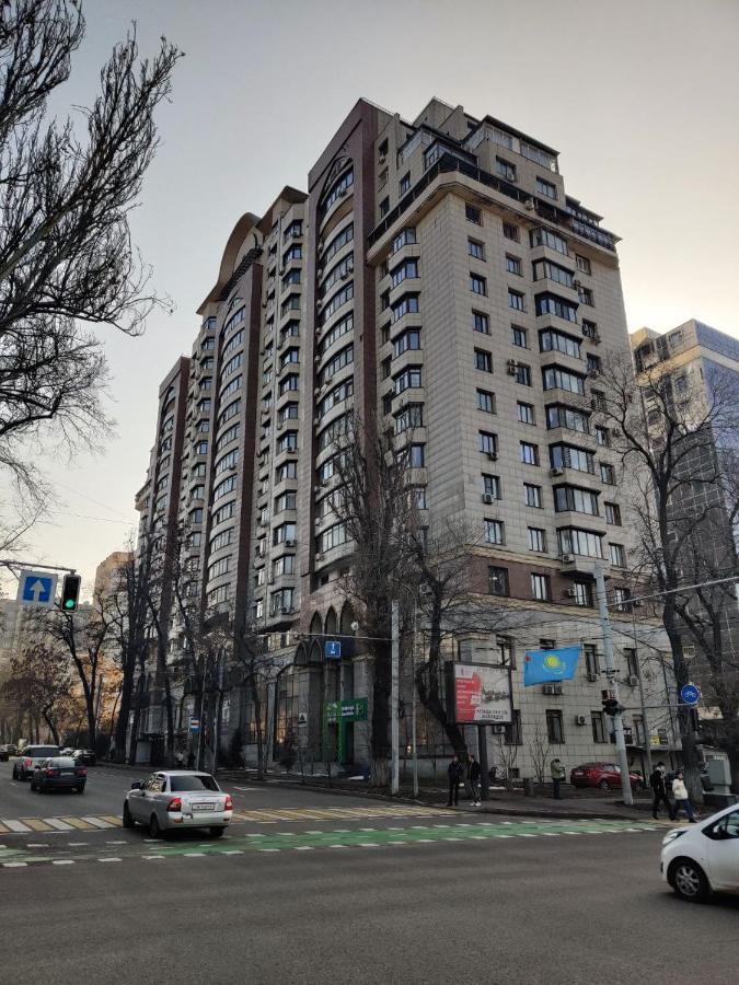 Комната В 4Х Комнатной Квартире Almaty Eksteriør billede