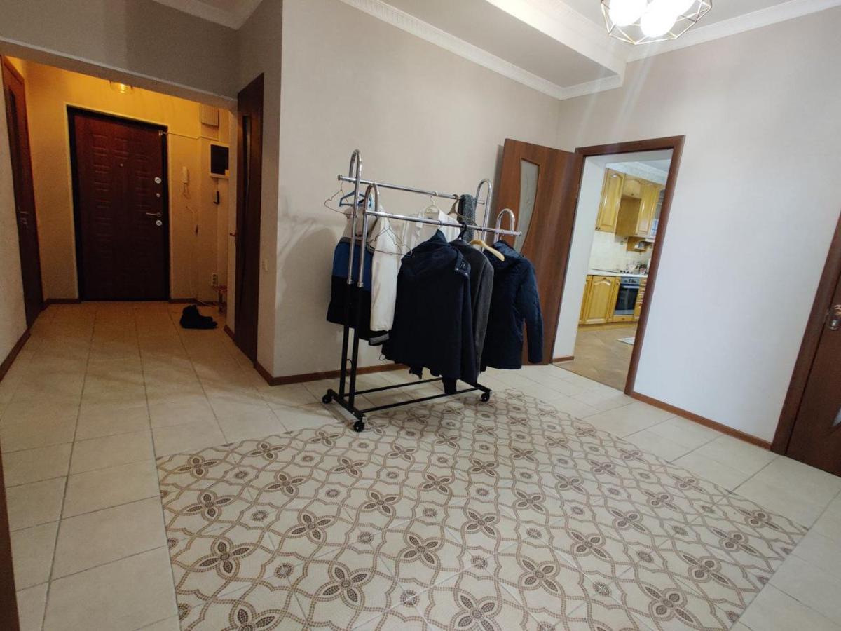 Комната В 4Х Комнатной Квартире Almaty Eksteriør billede